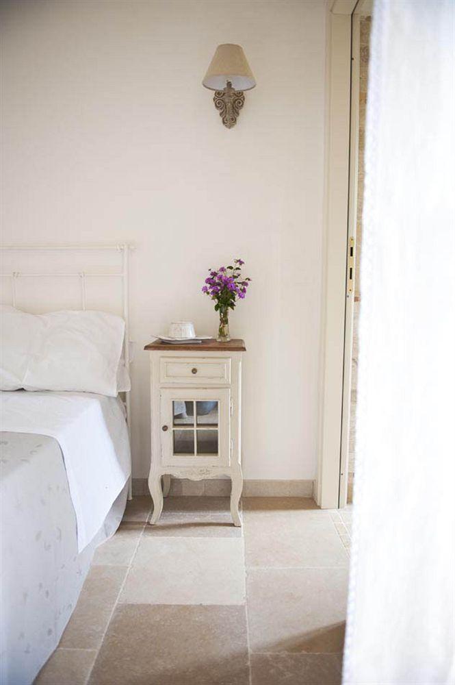Donna Lucrezia Guest House Pezze Di Greco Exterior photo