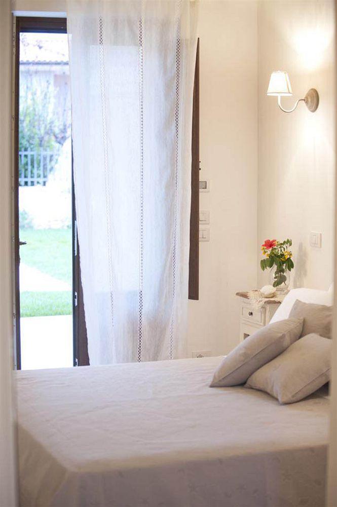Donna Lucrezia Guest House Pezze Di Greco Exterior photo