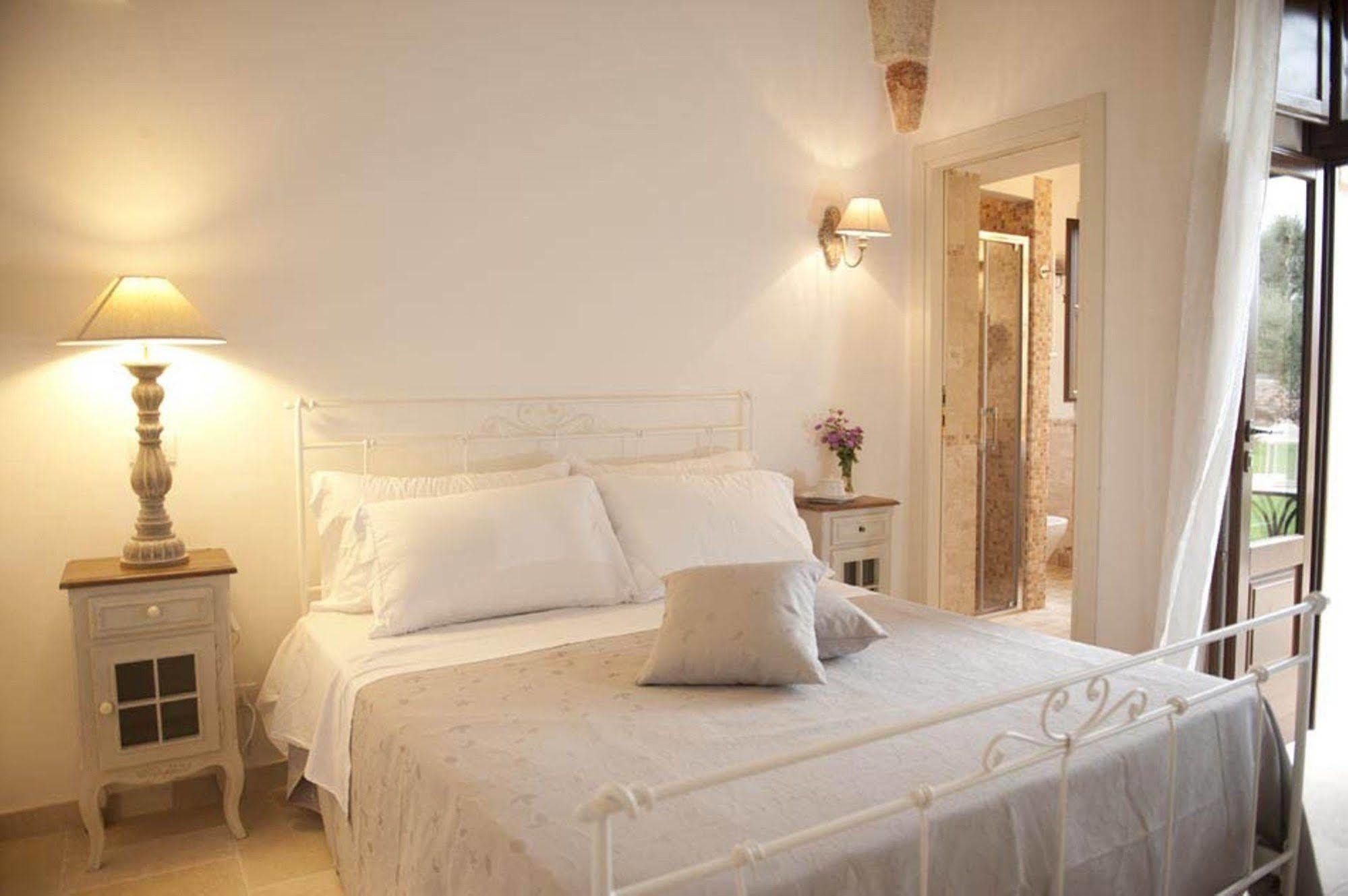 Donna Lucrezia Guest House Pezze Di Greco Exterior photo