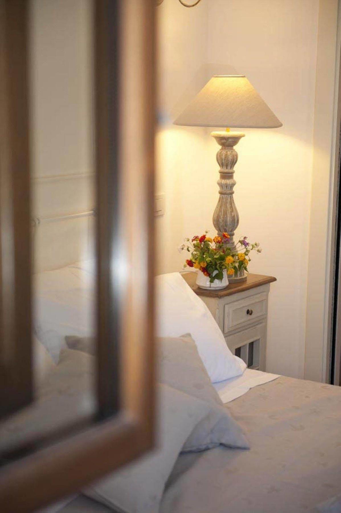 Donna Lucrezia Guest House Pezze Di Greco Exterior photo
